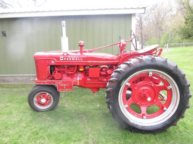 Image of Farmall H equipment image 1