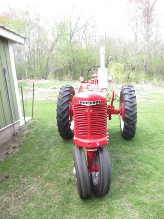 Image of Farmall H equipment image 2
