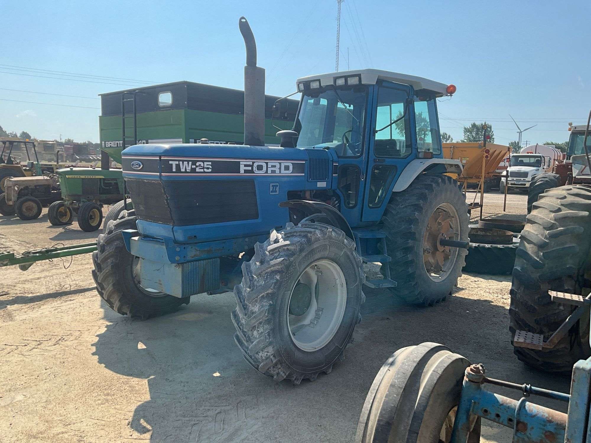 1988 Ford TW-25 Equipment Image0