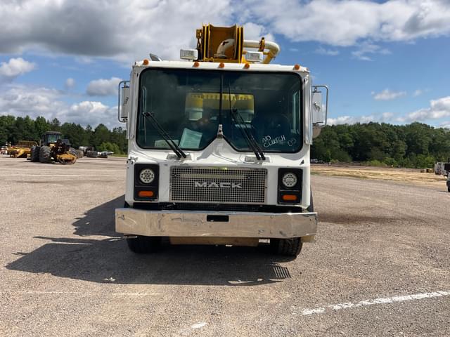 Image of Mack MR688S equipment image 1