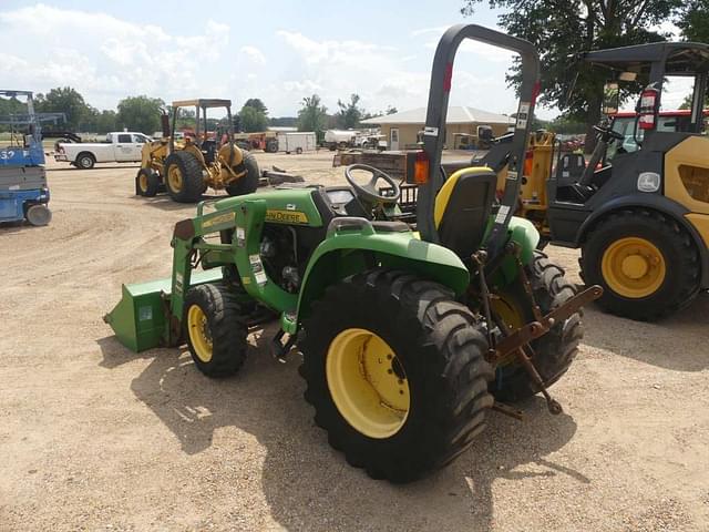 Image of John Deere 3032E equipment image 4