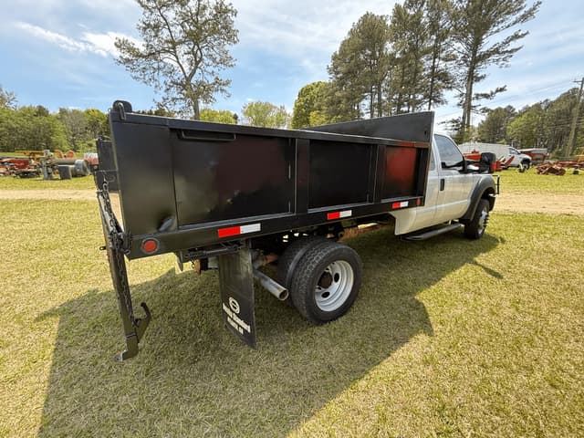 Image of Ford F-550 equipment image 3