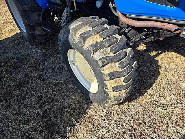 Image of New Holland Boomer 47 equipment image 4