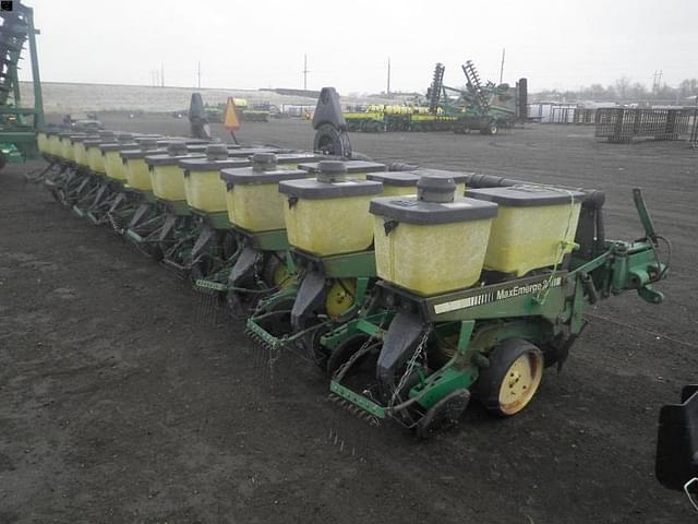 Image of John Deere 7300 equipment image 1