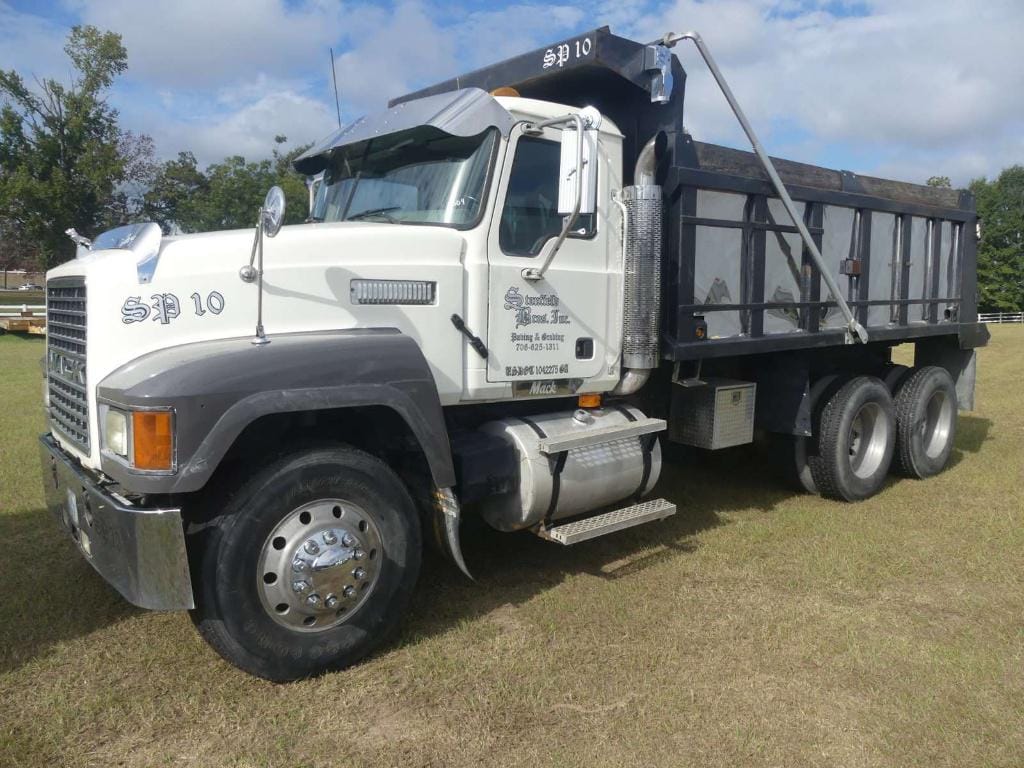 2004 Mack CH613 Equipment Image0