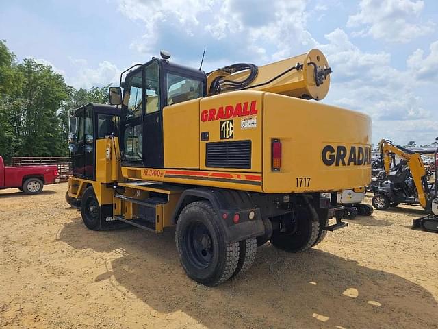 Image of Gradall XL3100 III equipment image 2
