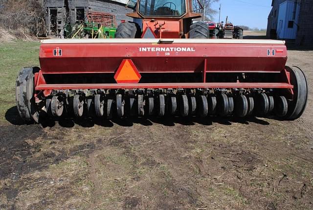 Image of International Harvester 510 equipment image 4