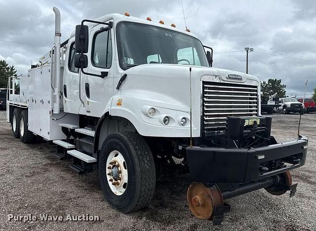 Image of Freightliner Business Class M2 equipment image 2