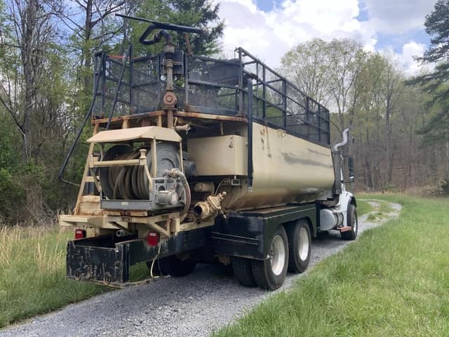 Image of Freightliner M2 112 equipment image 4