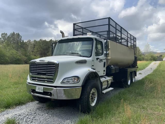 Image of Freightliner M2 112 equipment image 1