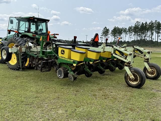 Image of John Deere 1700 equipment image 3