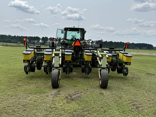 Image of John Deere 1700 equipment image 4
