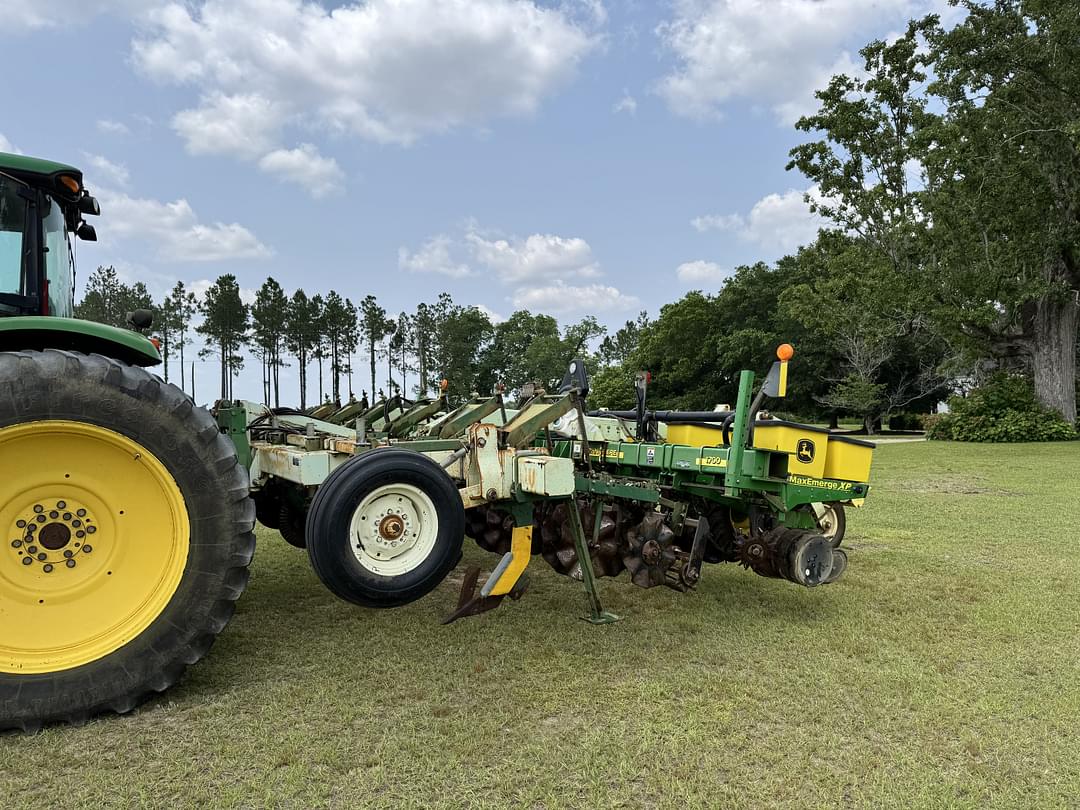 Image of John Deere 1700 Primary image