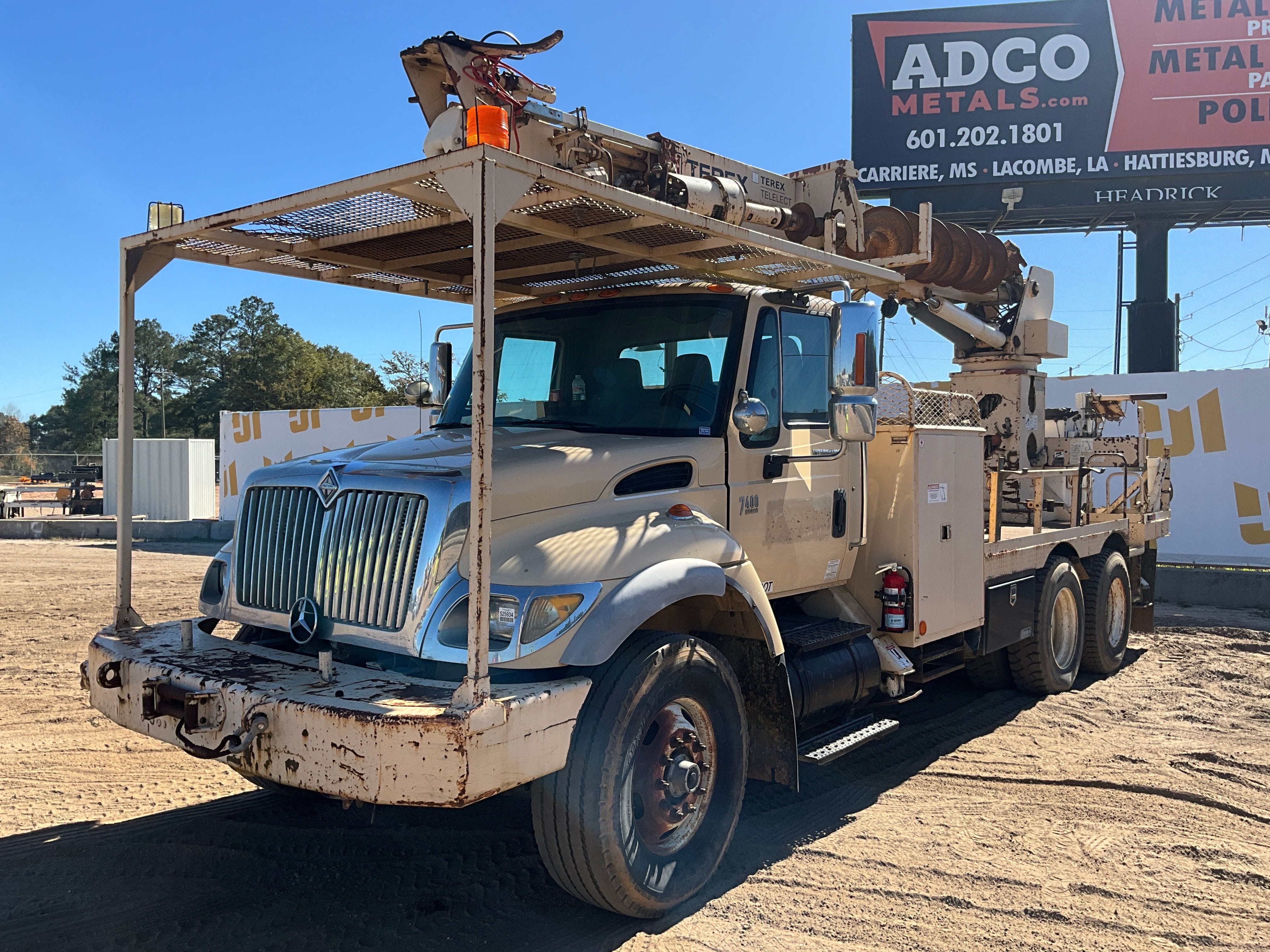 2007 International 7400 Equipment Image0