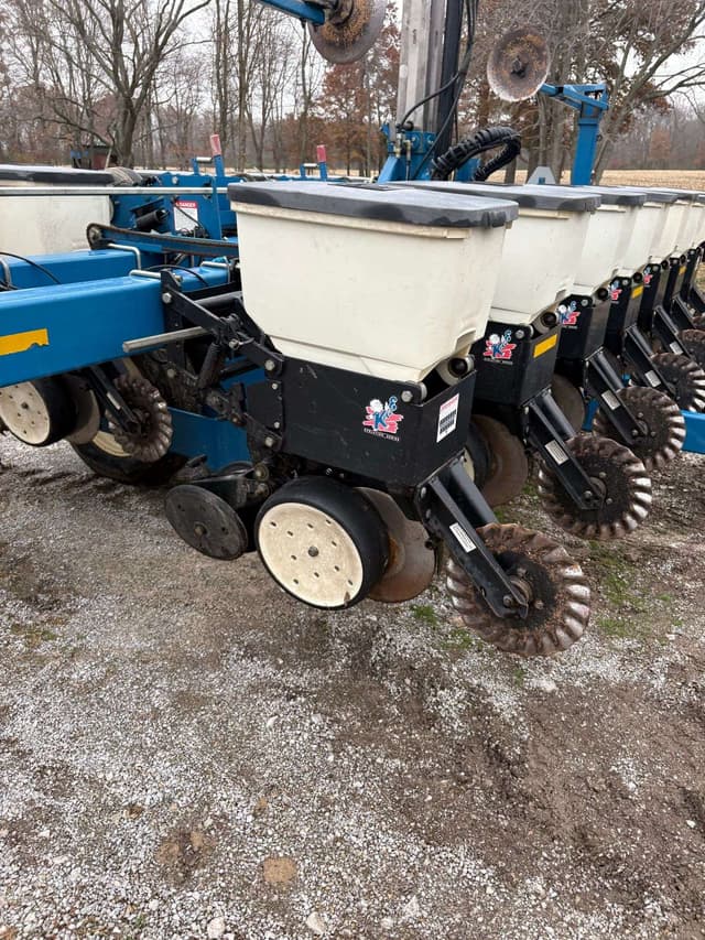 Image of Kinze 3500 equipment image 3