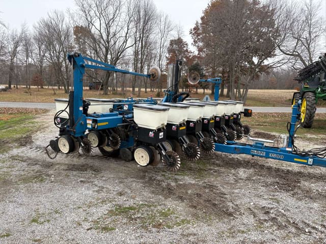 Image of Kinze 3500 equipment image 1