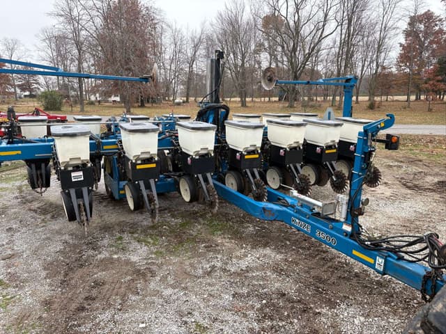Image of Kinze 3500 equipment image 2