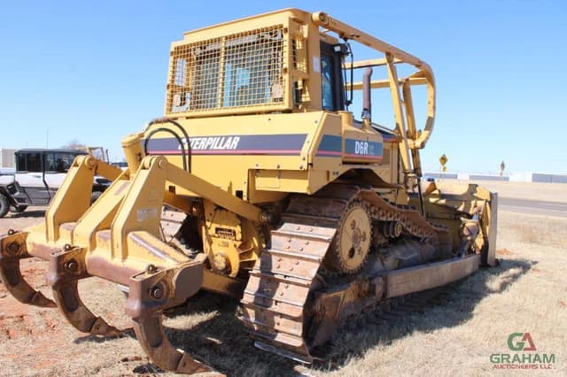 Image of Caterpillar D6RXL equipment image 2