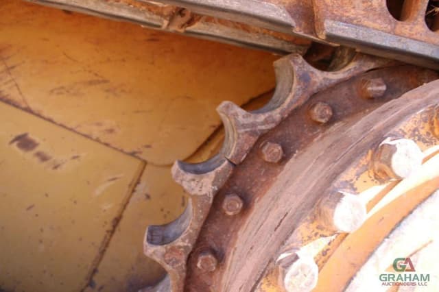 Image of Caterpillar D6RXL equipment image 4