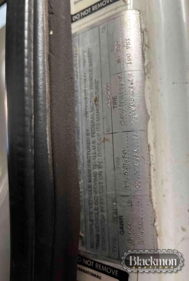 Image of International 4300 equipment image 4