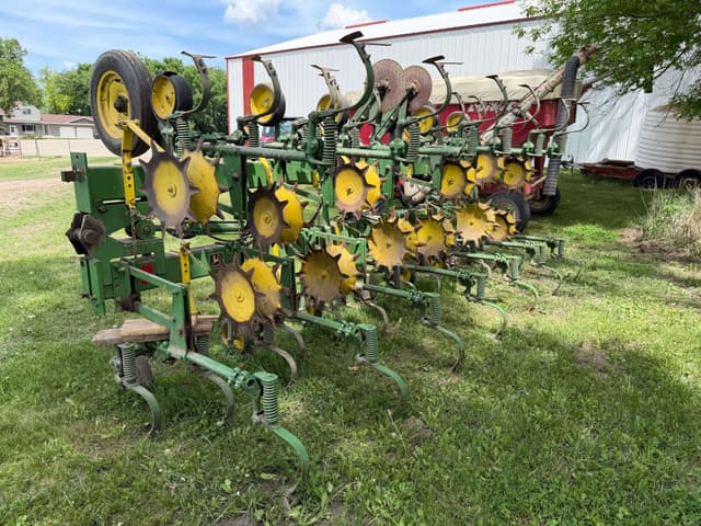Image of John Deere 845 equipment image 4