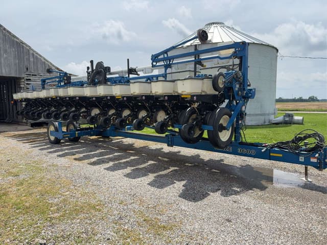Image of Kinze 3600 equipment image 1