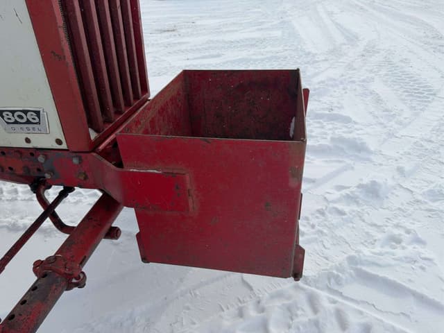 Image of International Harvester 806 equipment image 4