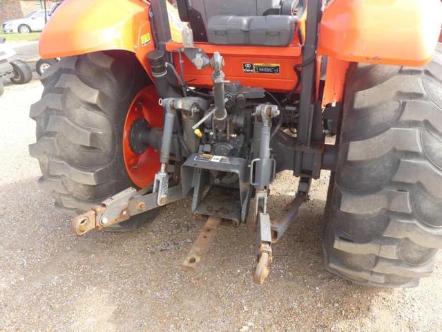 Image of Kubota M7060HD equipment image 3