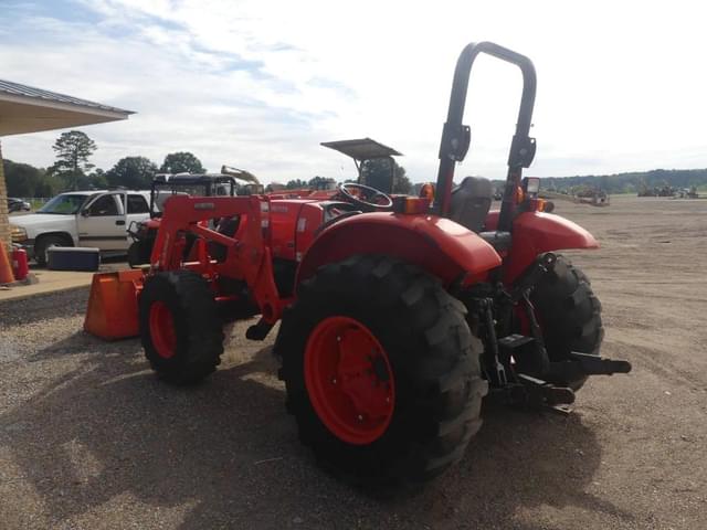Image of Kubota M7060HD equipment image 4