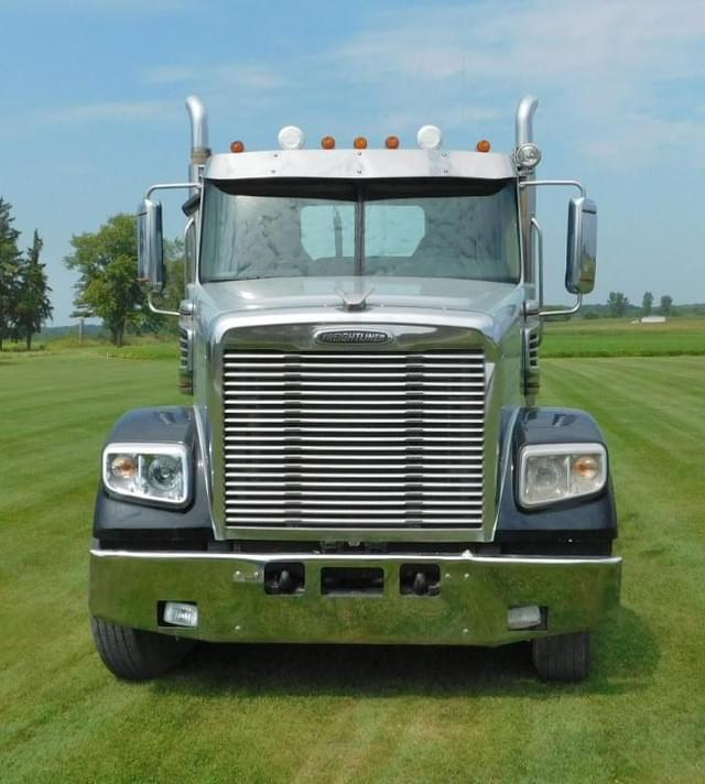 Image of Freightliner Coronado equipment image 2