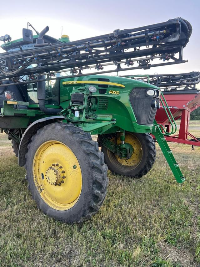 Image of John Deere 4830 equipment image 4