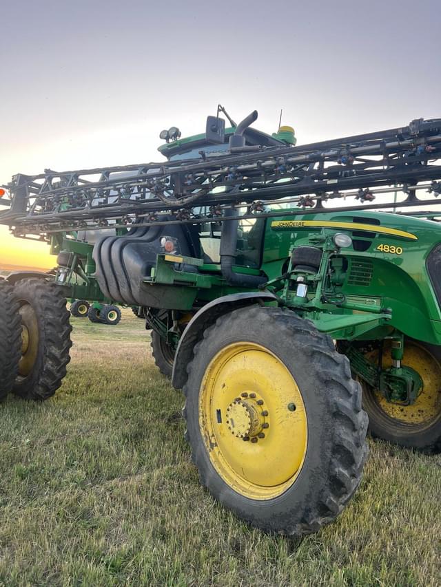 Image of John Deere 4830 equipment image 1