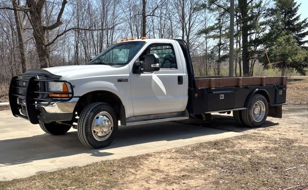 Image of Ford F-450 Primary image