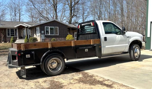 Image of Ford F-450 equipment image 2