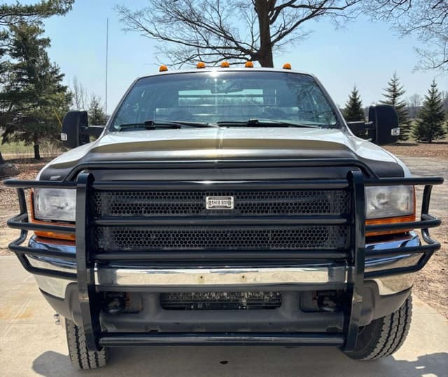 Image of Ford F-450 equipment image 3