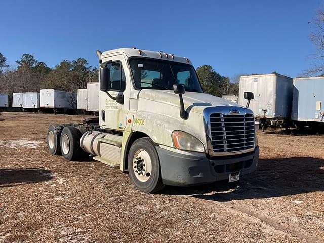 Image of Freightliner Cascadia equipment image 2