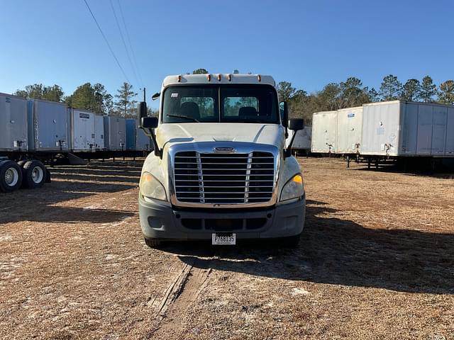 Image of Freightliner Cascadia equipment image 1