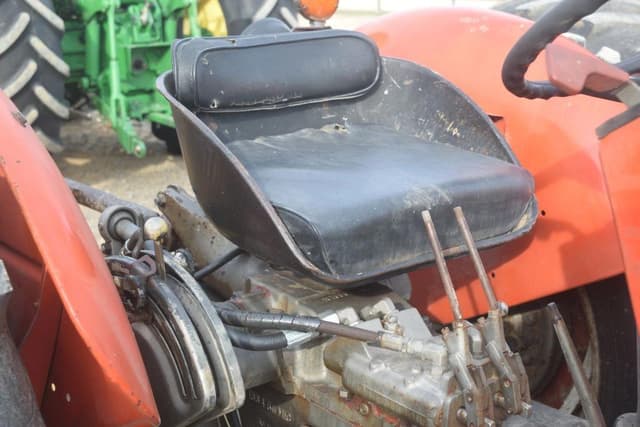 Image of Massey Ferguson 245 equipment image 4