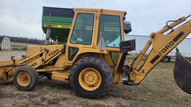 Image of Ford 555 equipment image 2