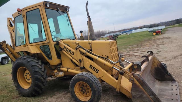 Image of Ford 555 equipment image 1