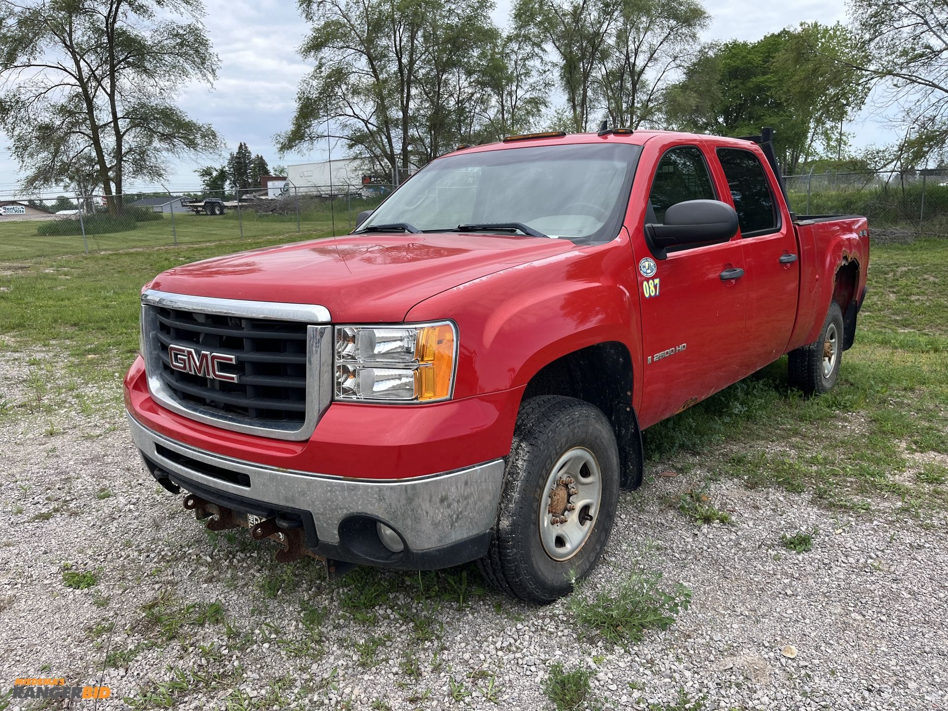 2009 GMC 2500HD Equipment Image0
