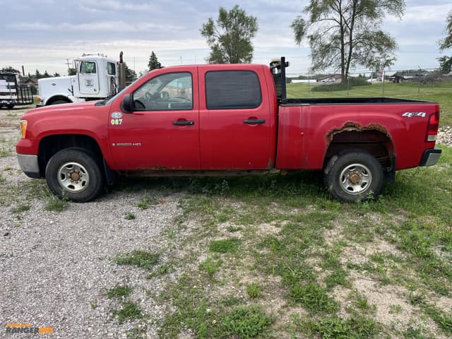 Image of GMC 2500HD equipment image 1
