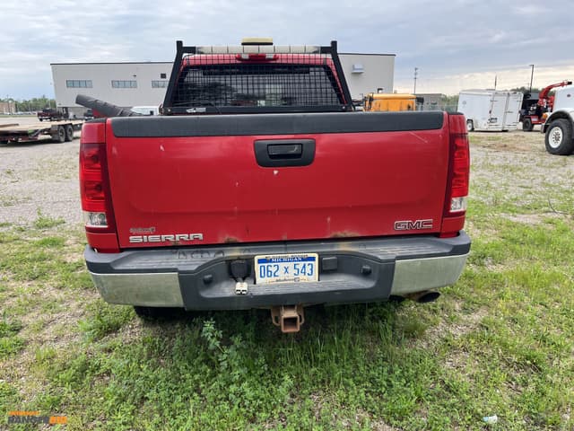 Image of GMC 2500HD equipment image 3