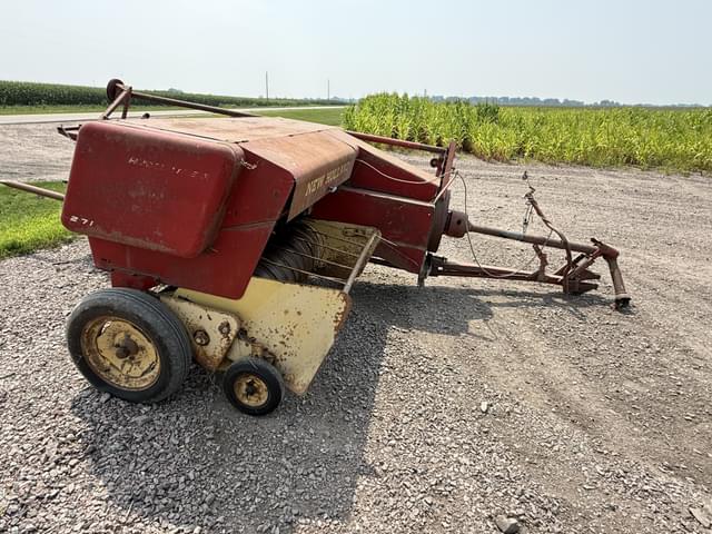 Image of New Holland 271 equipment image 4