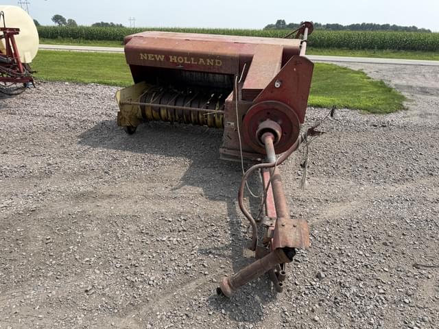 Image of New Holland 271 equipment image 1