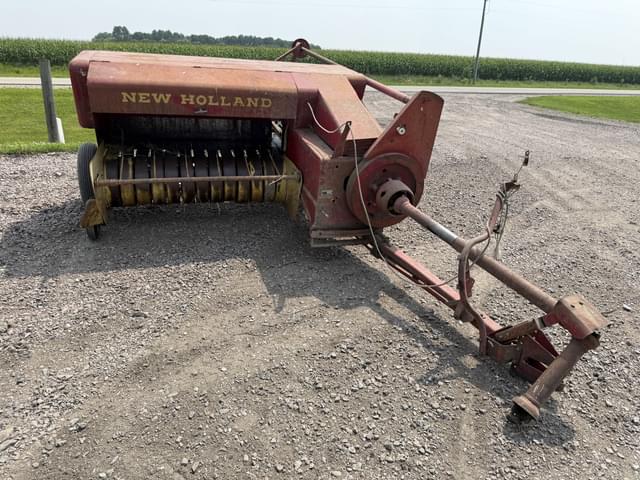 Image of New Holland 271 equipment image 2