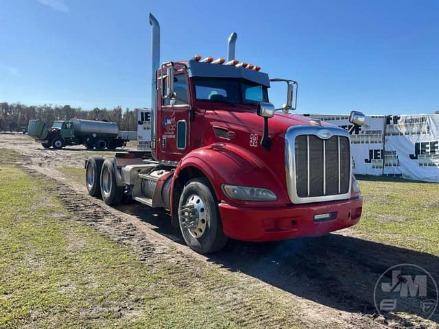 Image of Peterbilt 386 equipment image 2