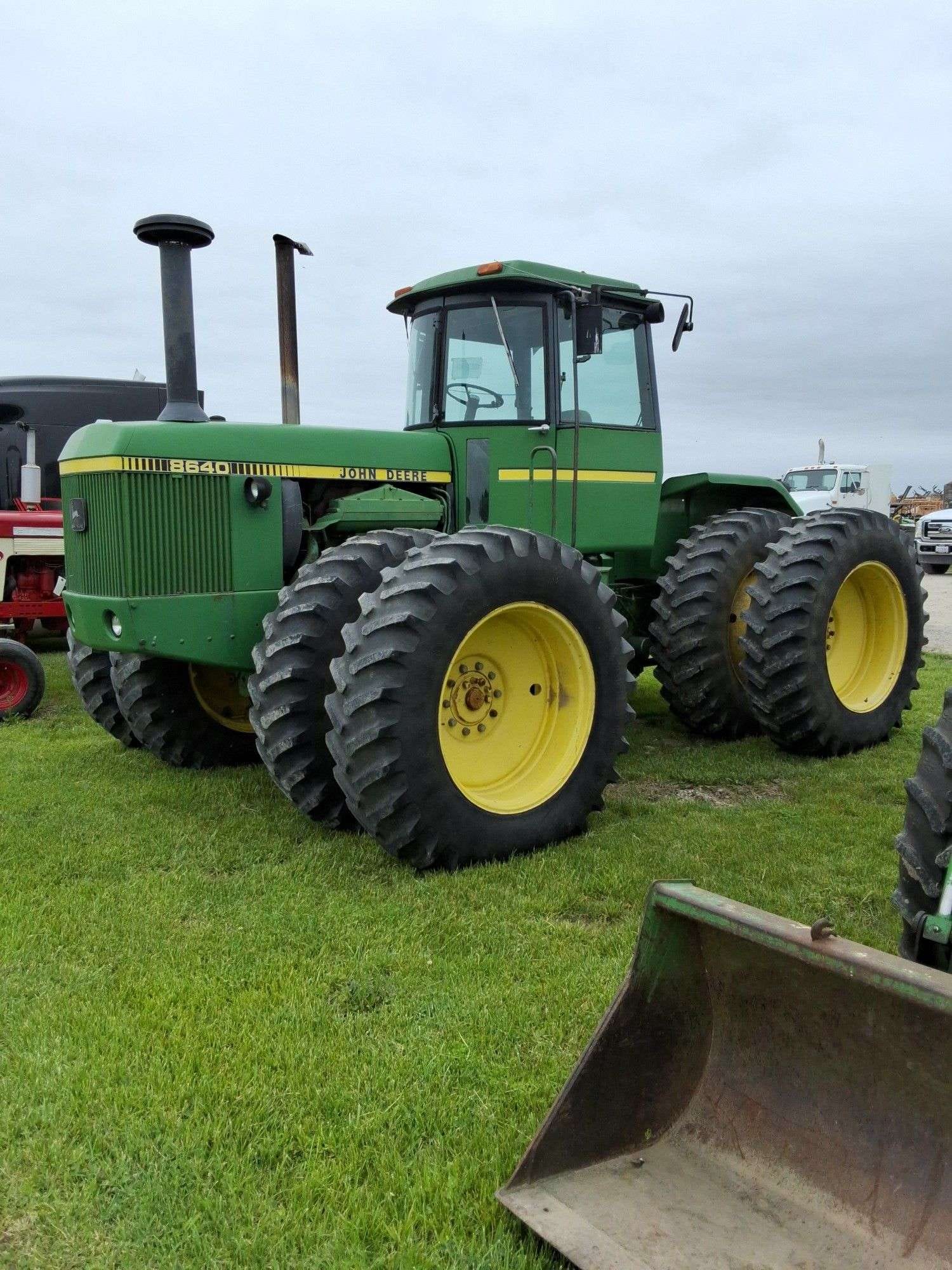 John Deere 8640 Equipment Image0