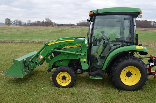 Image of John Deere 3320 equipment image 1