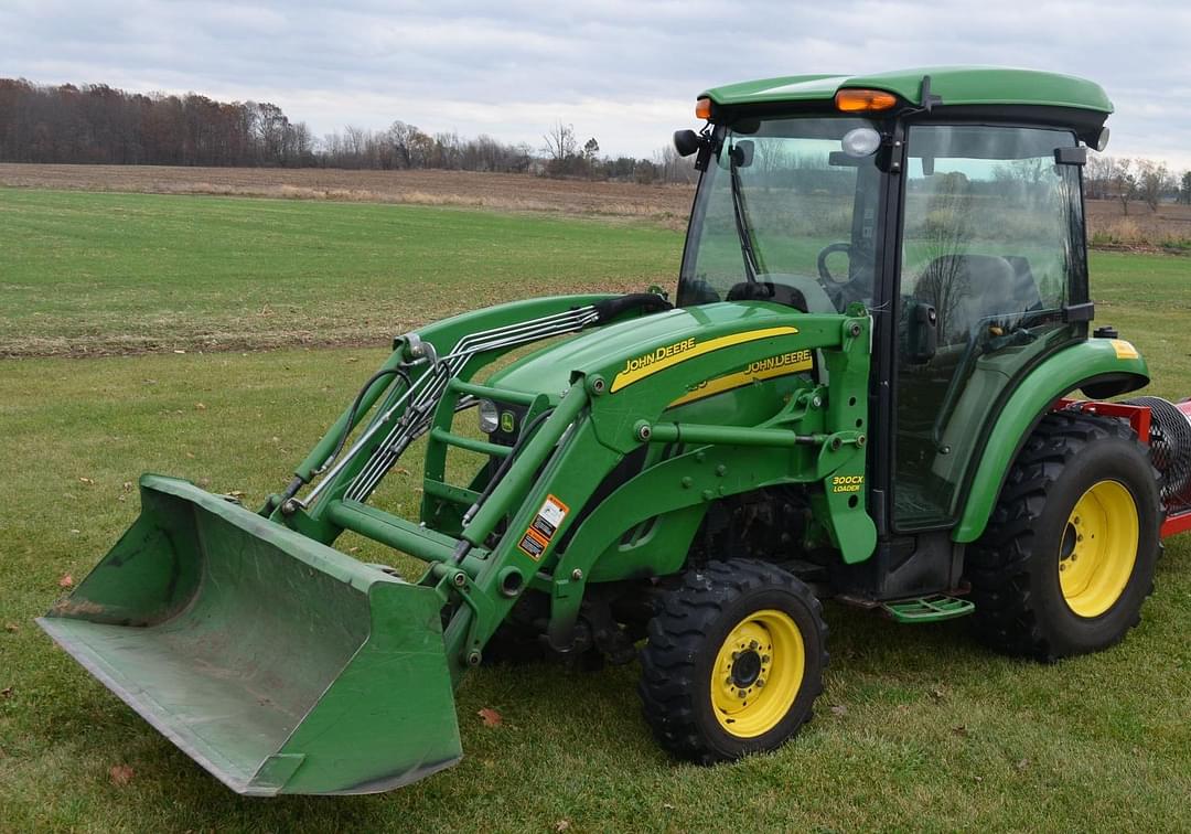 Image of John Deere 3320 Primary image